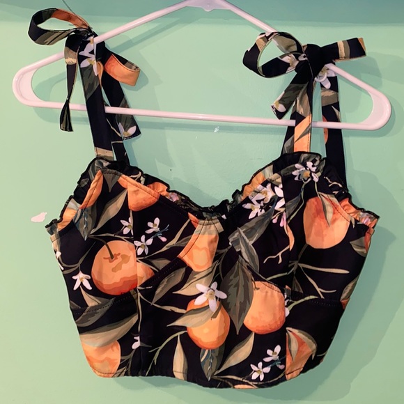 Cider styling cropped tank top. Side zipper, tie straps. Size Small - Picture 4 of 8